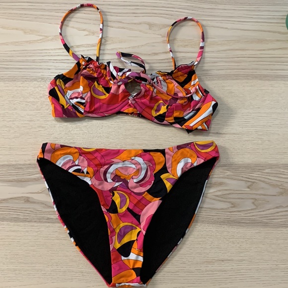 Beach Riot Bikini - Picture 4 of 10